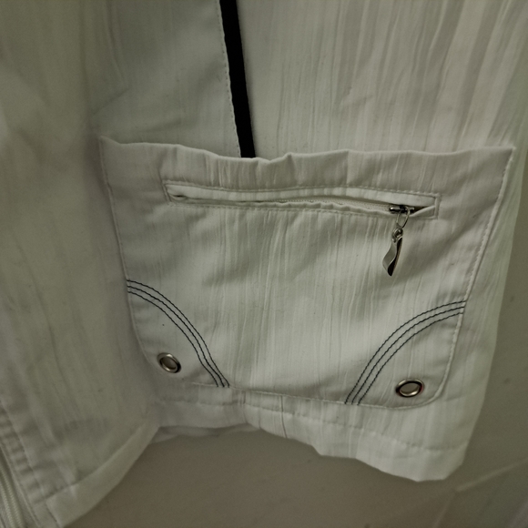 Allison Daley Vest - Picture 3 of 13